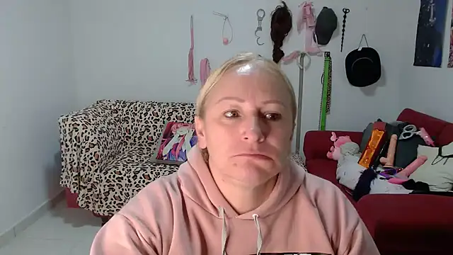 emperabigbootybigass online show from April 16, 2026, 12:39 pm