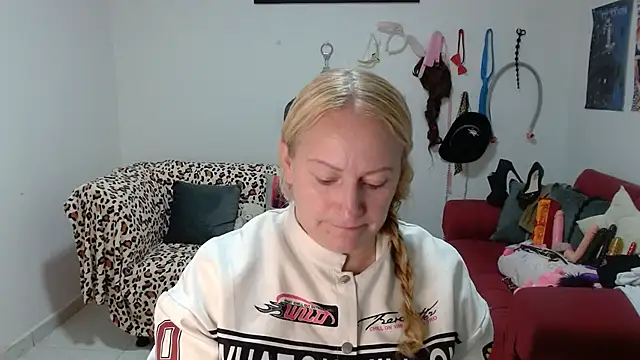 emperabigbootybigass online show from March 31, 2026, 12:40 pm