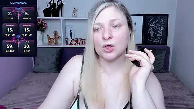 AnnaXCherri online show from December 1, 2025, 3:29 am