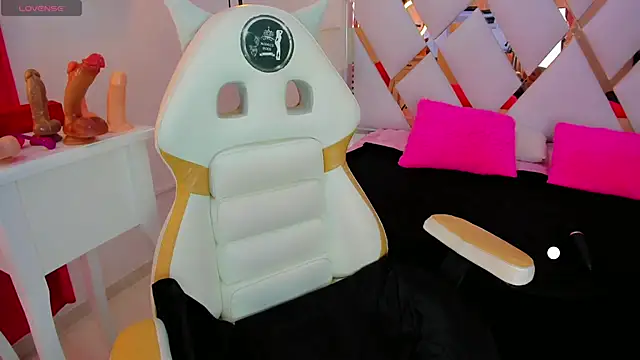 samy  milf online show from September 26, 2025, 6:48 pm