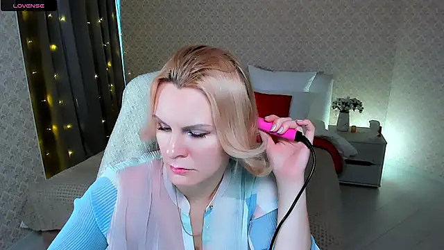 Snapshot of Louisa_Bay chatting on January 28, 2025, 7:53 am Louisa Bay online show from January 28, 2025, 7:53 am