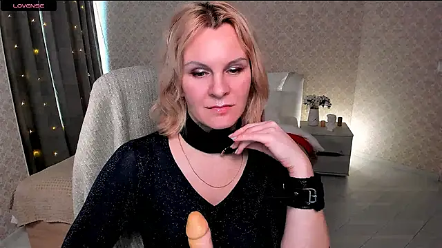 Snapshot of Louisa_Bay chatting on January 30, 2025, 11:01 am Louisa Bay online show from January 30, 2025, 11:01 am