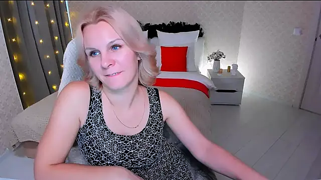 Snapshot of Louisa_Bay chatting on December 30, 2024, 11:04 am Louisa Bay online show from December 30, 2024, 11:04 am