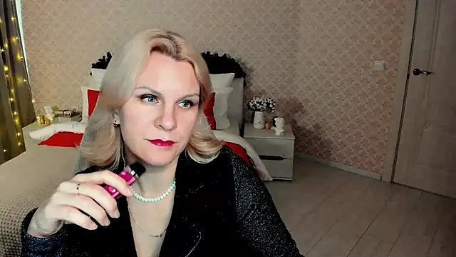 Snapshot of Louisa_Bay chatting on January 15, 2025, 10:59 am Louisa Bay online show from January 15, 2025, 10:59 am