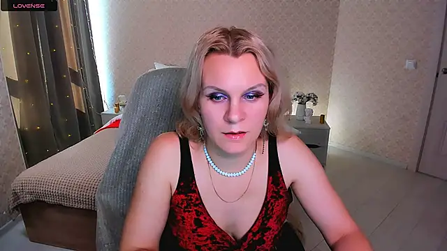 Snapshot of Louisa_Bay chatting on March 7, 2025, 11:29 am Louisa Bay online show from March 7, 2025, 11:29 am