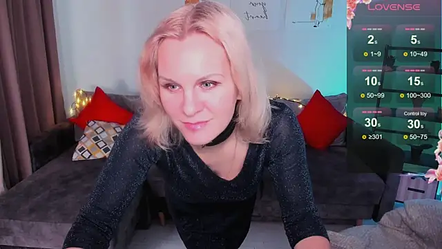 Snapshot of Louisa_Bay chatting on February 5, 2025, 2:05 pm Louisa Bay online show from February 5, 2025, 2:05 pm