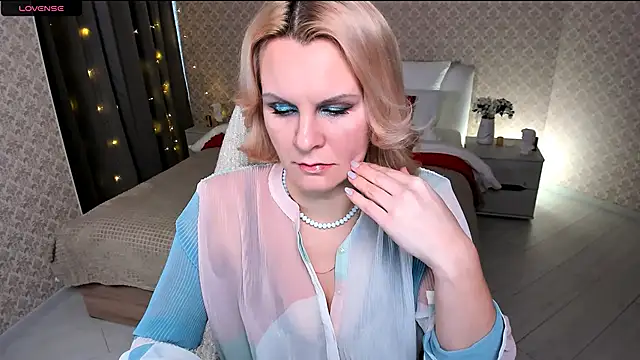 Snapshot of Louisa_Bay chatting on January 29, 2025, 8:18 am Louisa Bay online show from January 29, 2025, 8:18 am