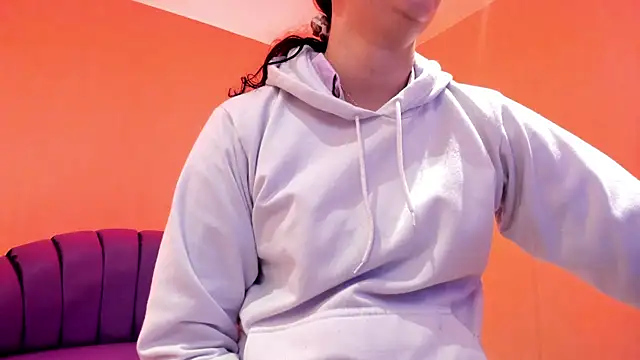 InnaraRoy online show from January 8, 2025, 8:07 pm