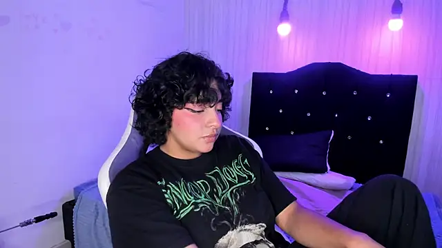 miku katsuragi online show from November 22, 2025, 11:47 pm