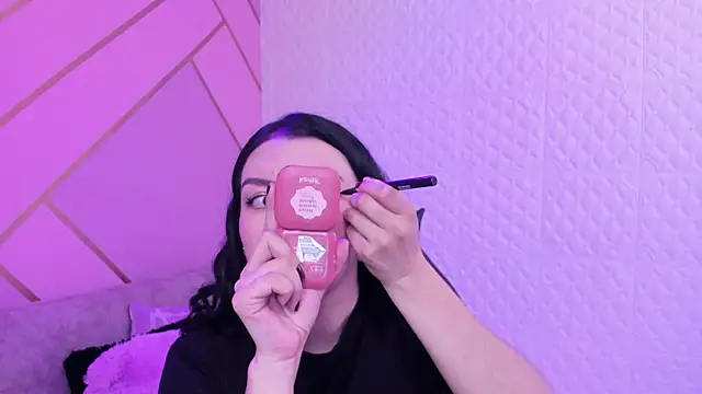 Violetaa diazz online show from October 8, 2025, 9:15 pm