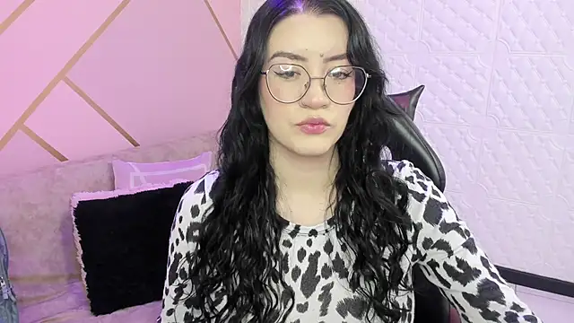 Violetaa diazz online show from October 3, 2025, 9:27 pm