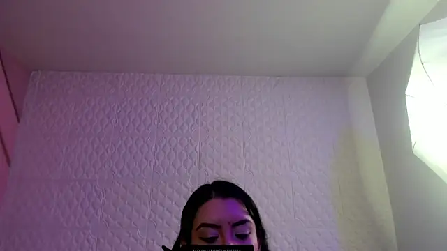 Violetaa diazz online show from June 4, 2026, 9:19 pm