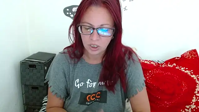 Snapshot of LadyHellene chatting on June 1, 2026, 5:40 am LadyHellene online show from June 1, 2026, 5:40 am