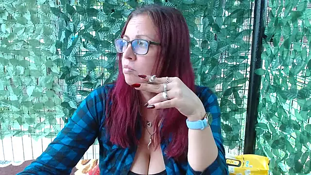 Snapshot of LadyHellene chatting on July 9, 2026, 1:21 pm LadyHellene online show from July 9, 2026, 1:21 pm