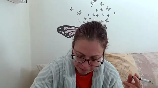 LadyHellene online show from March 5, 2026, 6:43 am