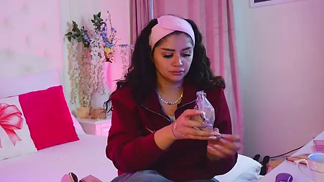 Amberseyes online show from April 21, 2026, 5:47 am