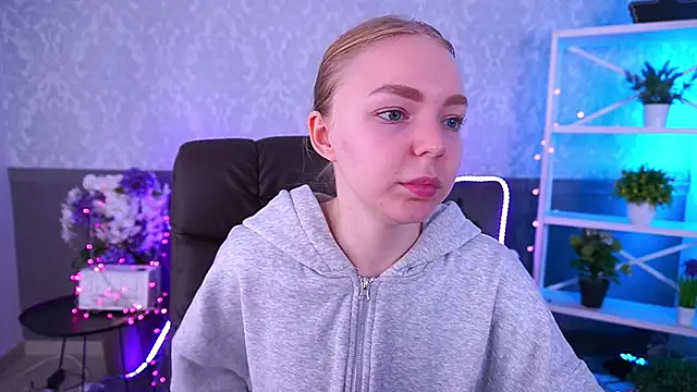 EmilySunshineS online show from December 1, 2025, 7:42 am