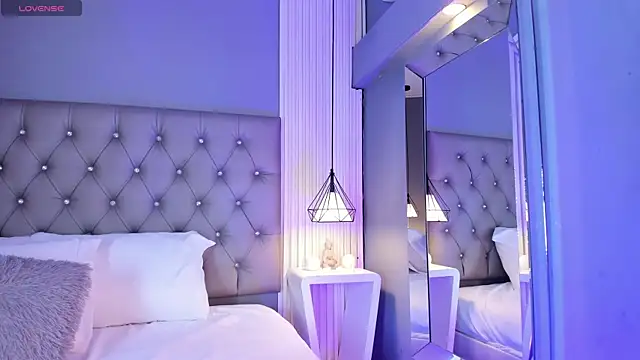 VioletthaRous online show from April 4, 2026, 10:38 pm