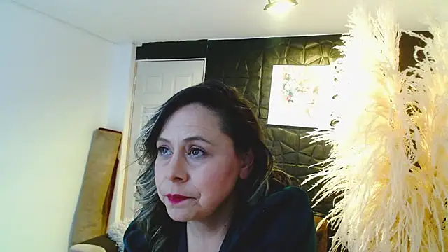 CINTHIA1609 online show from October 7, 2025, 10:55 pm