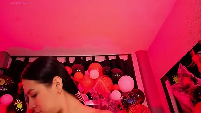 Mia Oxford online show from October 20, 2025, 12:17 pm