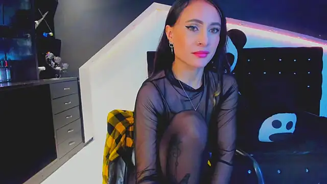 Coral Gibson online show from March 22, 2025, 12:35 pm