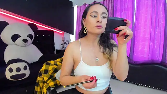 Coral Gibson online show from September 22, 2025, 12:33 pm