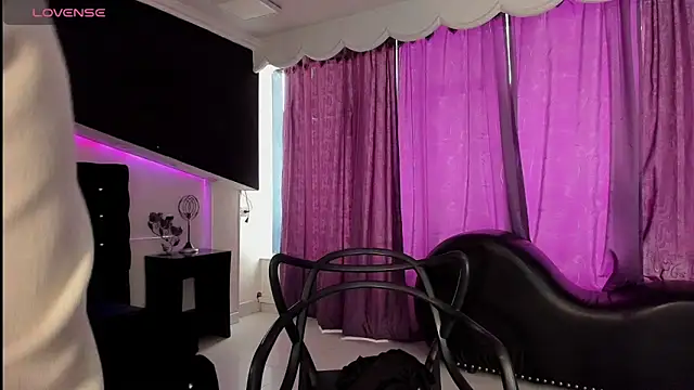 Snapshot of Coral_Gibson chatting on April 18, 2026, 12:40 pm Coral Gibson online show from April 18, 2026, 12:40 pm