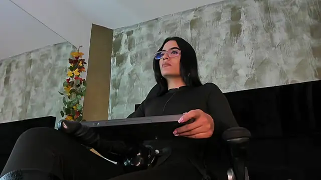 Ellaochoa online show from March 20, 2025, 11:27 am