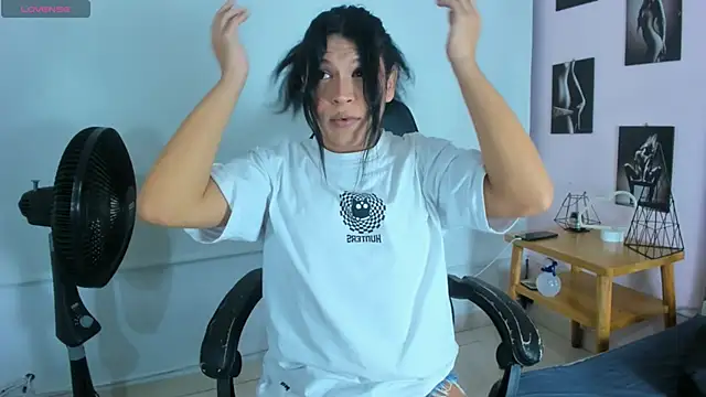 Snapshot of miavalentinaaa chatting on March 10, 2025, 12:28 am miavalentinaaa online show from March 10, 2025, 12:28 am