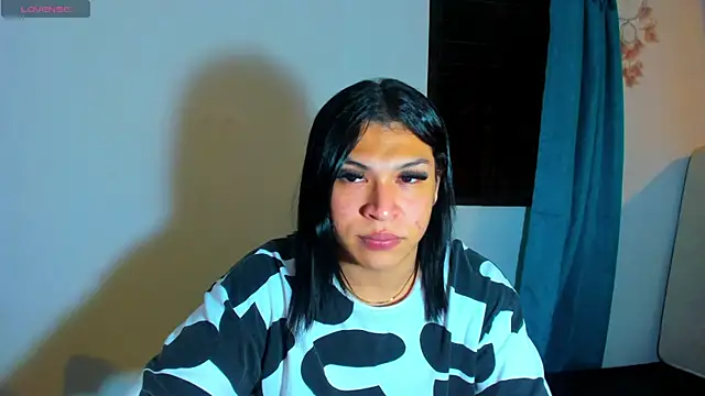 Snapshot of miavalentinaaa chatting on November 21, 2025, 12:20 am miavalentinaaa online show from November 21, 2025, 12:20 am