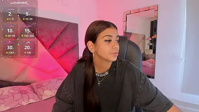 GiaFu online show from December 18, 2025, 6:12 pm