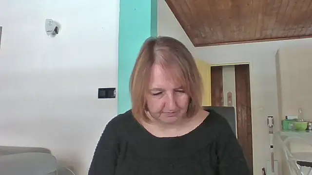 Snapshot of Sandcoq chatting on March 31, 2026, 9:11 am Sandcoq online show from March 31, 2026, 9:11 am