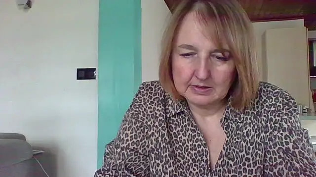 Snapshot of Sandcoq chatting on April 16, 2026, 11:55 am Sandcoq online show from April 16, 2026, 11:55 am