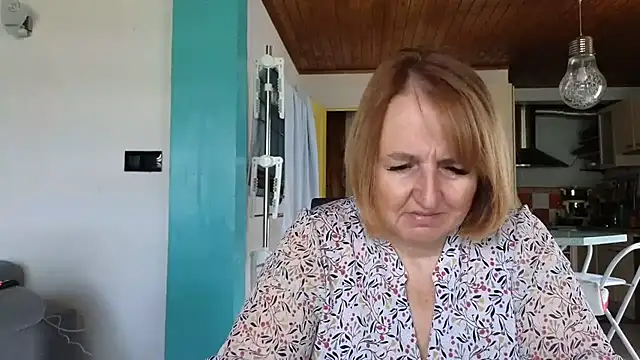 Snapshot of Sandcoq chatting on May 19, 2026, 8:43 am Sandcoq online show from May 19, 2026, 8:43 am