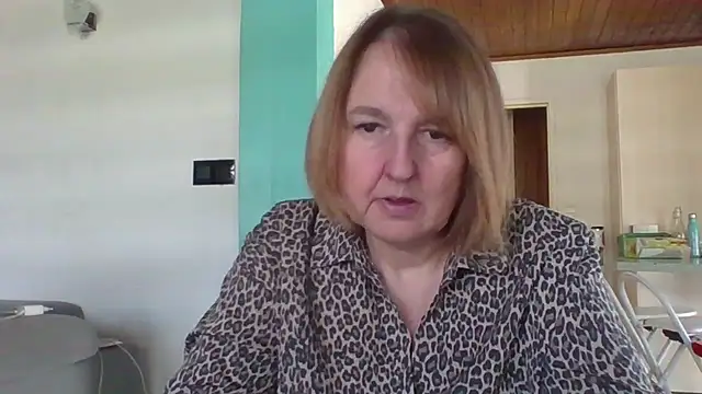 Snapshot of Sandcoq chatting on April 15, 2026, 10:32 am Sandcoq online show from April 15, 2026, 10:32 am