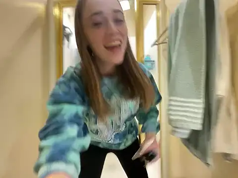 Snapshot of Maxinebabyyy chatting on January 31, 2025, 1:43 am Maxinebabyyy online show from January 31, 2025, 1:43 am