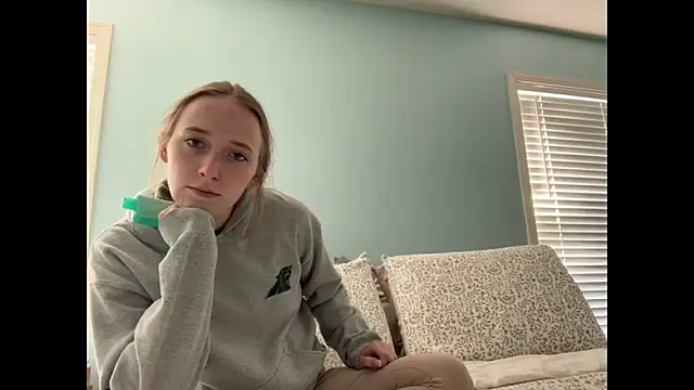 Snapshot of Maxinebabyyy chatting on September 19, 2025, 6:34 pm Maxinebabyyy online show from September 19, 2025, 6:34 pm