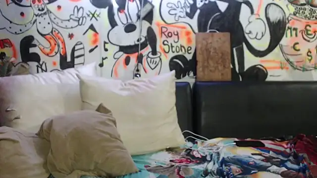 roystonee01 online show from October 15, 2025, 1:48 am