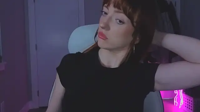 Snapshot of foxxyyyred chatting on January 11, 2026, 2:40 am foxxyyyred online show from January 11, 2026, 2:40 am