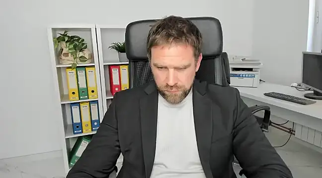 Snapshot of John-E-Dough chatting on December 19, 2024, 7:18 am John-E-Dough online show from December 19, 2024, 7:18 am