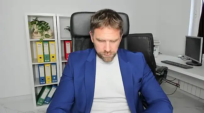 Snapshot of John-E-Dough chatting on December 13, 2024, 8:20 am John-E-Dough online show from December 13, 2024, 8:20 am