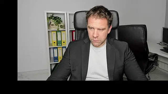 Snapshot of John-E-Dough chatting on December 22, 2024, 4:06 am John-E-Dough online show from December 22, 2024, 4:06 am