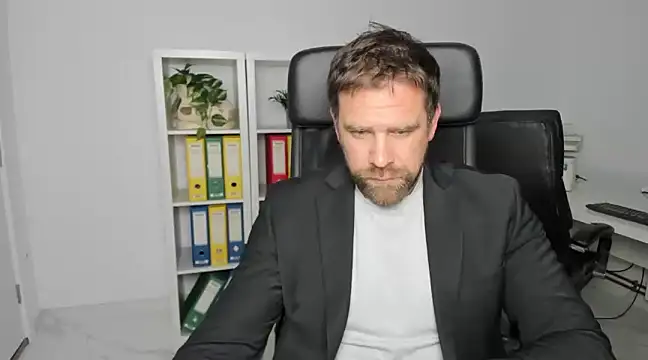 Snapshot of John-E-Dough chatting on December 17, 2024, 5:07 am John-E-Dough online show from December 17, 2024, 5:07 am