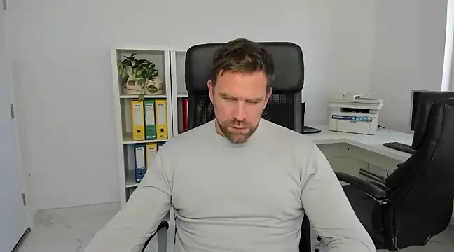 Snapshot of John-E-Dough chatting on December 2, 2024, 8:36 am John-E-Dough online show from December 2, 2024, 8:36 am