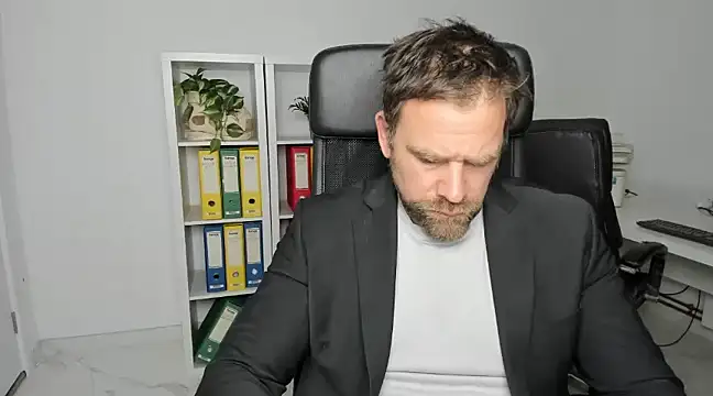 Snapshot of John-E-Dough chatting on December 18, 2024, 3:58 am John-E-Dough online show from December 18, 2024, 3:58 am