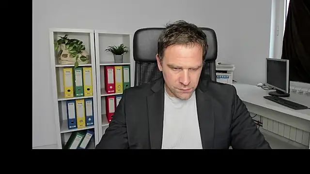 Snapshot of John-E-Dough chatting on December 21, 2024, 1:42 pm John-E-Dough online show from December 21, 2024, 1:42 pm