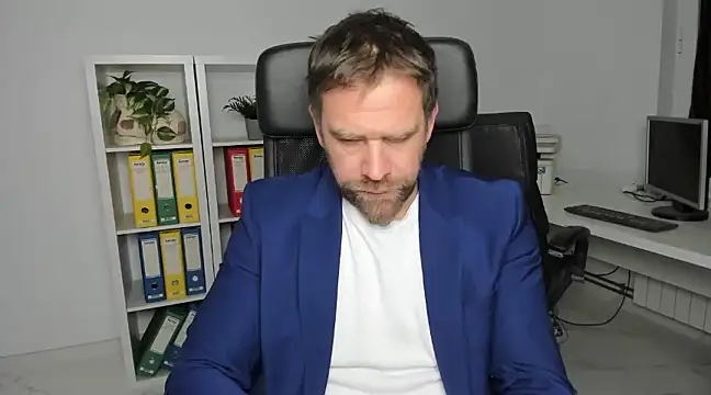 Snapshot of John-E-Dough chatting on December 13, 2024, 5:16 am John-E-Dough online show from December 13, 2024, 5:16 am