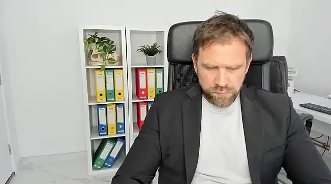 Snapshot of John-E-Dough chatting on December 17, 2024, 8:23 am John-E-Dough online show from December 17, 2024, 8:23 am