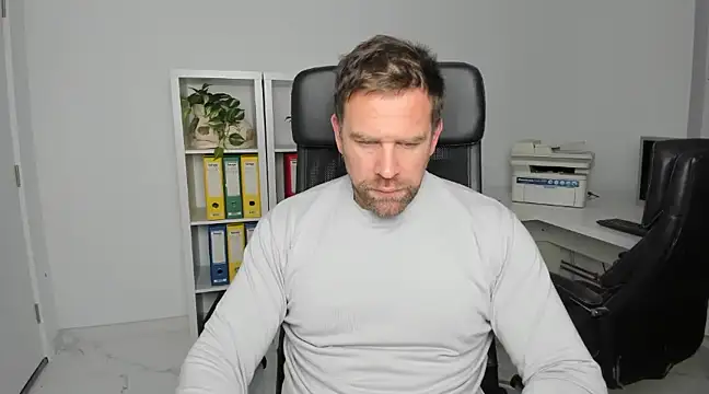 Snapshot of John-E-Dough chatting on December 2, 2024, 5:32 am John-E-Dough online show from December 2, 2024, 5:32 am