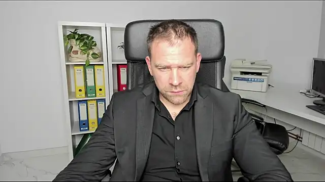 Snapshot of John-E-Dough chatting on December 25, 2024, 5:37 am John-E-Dough online show from December 25, 2024, 5:37 am